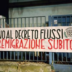 Decreto flussi, protesta CasaPound: striscioni in tutta Italia, “l’unica soluzione è la remigrazione”