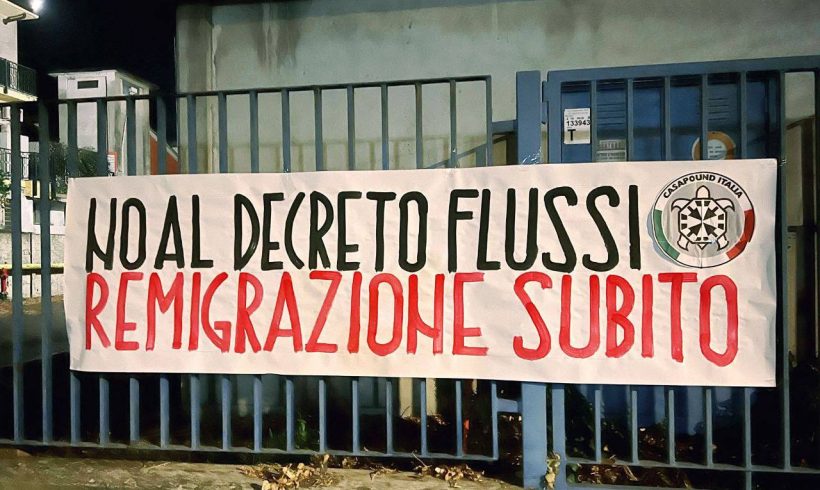 Decreto flussi, protesta CasaPound: striscioni in tutta Italia, “l’unica soluzione è la remigrazione” Decreto flussi, protesta CasaPound: striscioni in tutta Italia, “l’unica soluzione è la remigrazione”