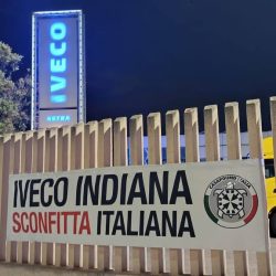 “IVECO INDIANA, SCONFITTA ITALIANA”: STRISCIONI IN TUTTA ITALIA CONTRO LA CESSIONE A TATA