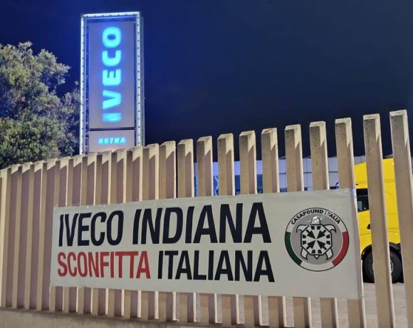 “IVECO INDIANA, SCONFITTA ITALIANA”: STRISCIONI IN TUTTA ITALIA CONTRO LA CESSIONE A TATA
